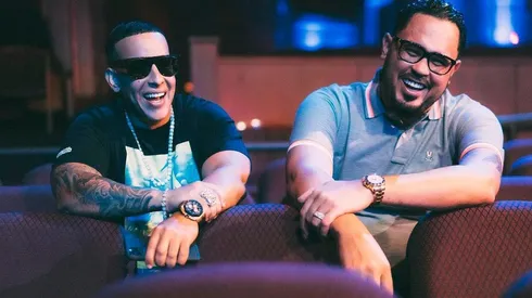 Daddy Yankee junto a su manager Raphy Pina.