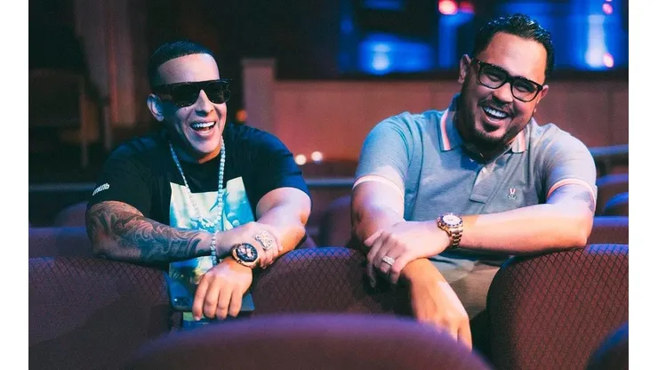 Daddy Yankee junto a su manager Raphy Pina.