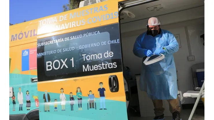 Operativo de vacunación extramural familiar contra COVID-19 en La Reina