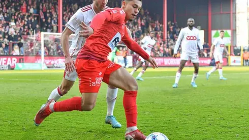 Mehssatou con la camiseta del Kortrijk en Bélgica