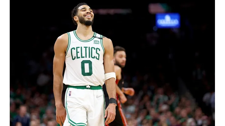 Tatum y Boston sonríen al igualar la serie ante los Miami Heat.