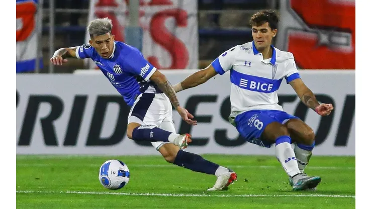 La UC perdió con Talleres de local y cerró una mala Libertadores, pero el triunfo de Flamengo con gol de Isla la metió en la Sudamericana.