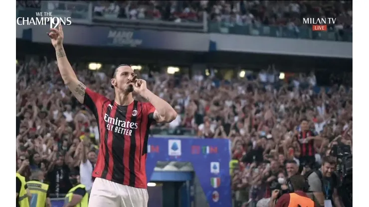 Zlatan celebra el título del AC Milan con un puro