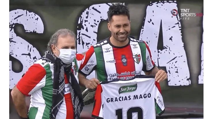 Luis Jiménez recibió camisetas, abrazos y un mapa de Palestina.