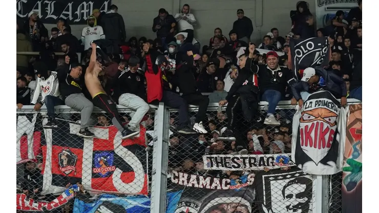 Tras los actos delictuales en Santiago, adherentes de Colo Colo llevaron los problemas afuera de Chile: el partido del Cacique ante River Plate no se pudo reanudar con normalidad tras el entretiempo.