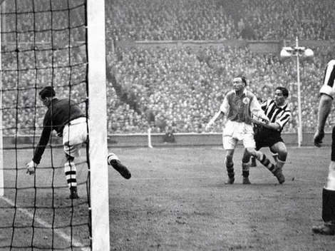 Rematan camiseta con la que Jorge Robledo hizo historia en Newcastle