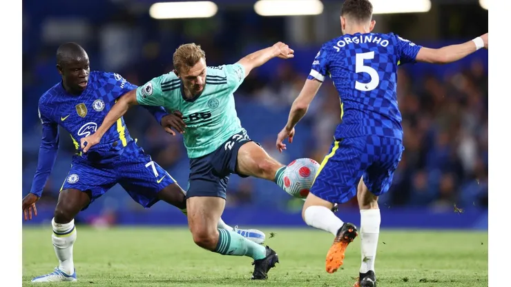 Chelsea jugó un partido pendiente ante Leicester y rescató un importante punto como local.