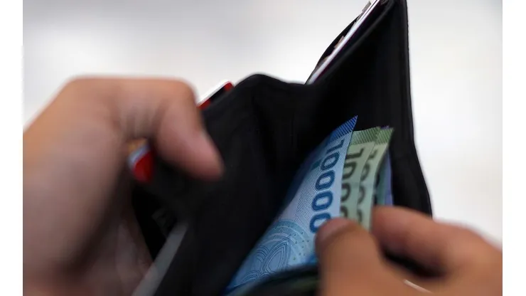 ¿En cuánto aumentará el sueldo mínimo este mes y cuándo llegará a $400 mil?