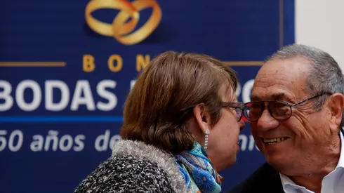 ¿Quiénes pueden postular al Bono Bodas de Oro y cómo hacerlo?