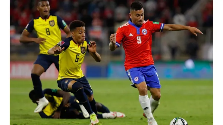Castillo jugando contra Chile