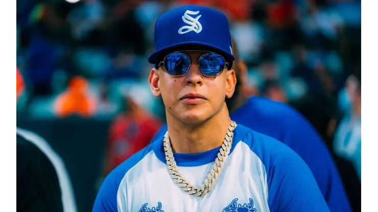 Daddy Yankee está relajado en su casa, tras agotar múltiples fechas de la gira que lo traerá a Chile.