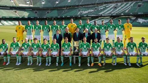 La foto oficial del Betis campeón de la Copa del Rey quedará estampada en el corazón de los hinchas andaluces y chilenos