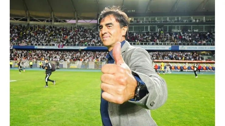 Gustavo Quinteros resaltó el orden y el cumplimiento de los compromisos laborales en el fútbol de Chile.