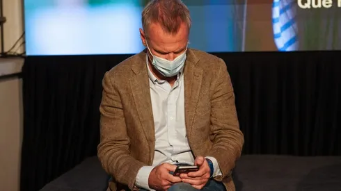 Senador Felipe Kast difunde fake news y luego se disculpa