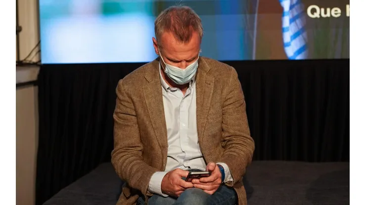 Senador Felipe Kast difunde fake news y luego se disculpa