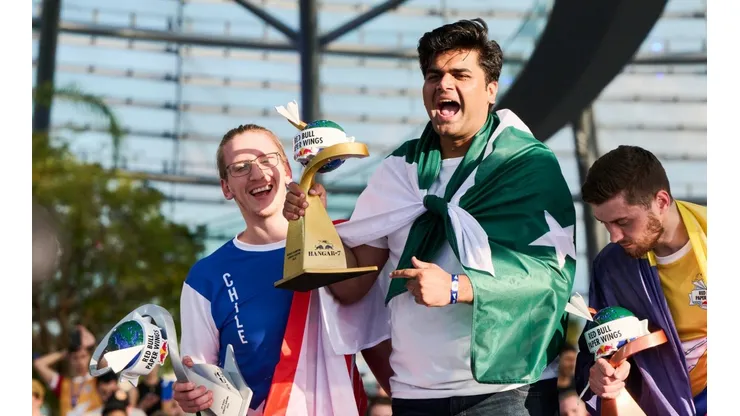 Chile logró el subcampeonato en el Mundial de Aviones de Papel, Red Bull Paper Wings, en la categoría "Tiempo de vuelo"