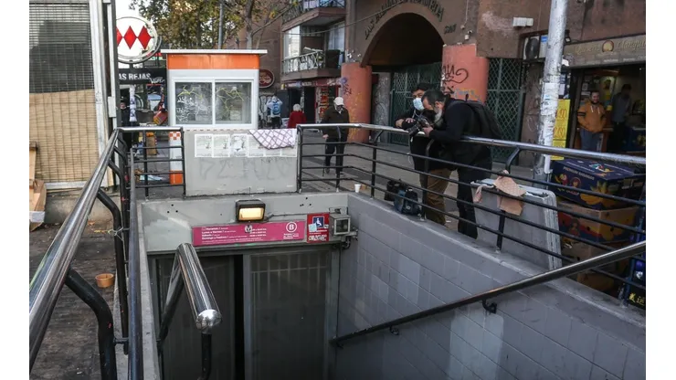 Falla eléctrica afectó a un tren en la estación Las Rejas de la Línea 1 de Metro de Santiago.