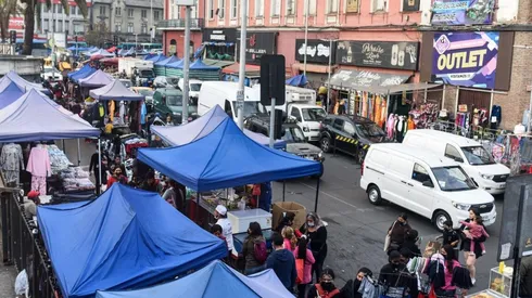 El comercio ambulante en el barrio Meiggs.