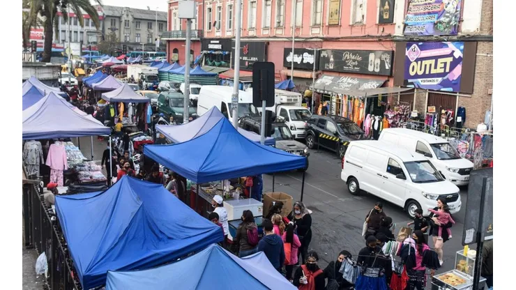 El comercio ambulante en el barrio Meiggs.