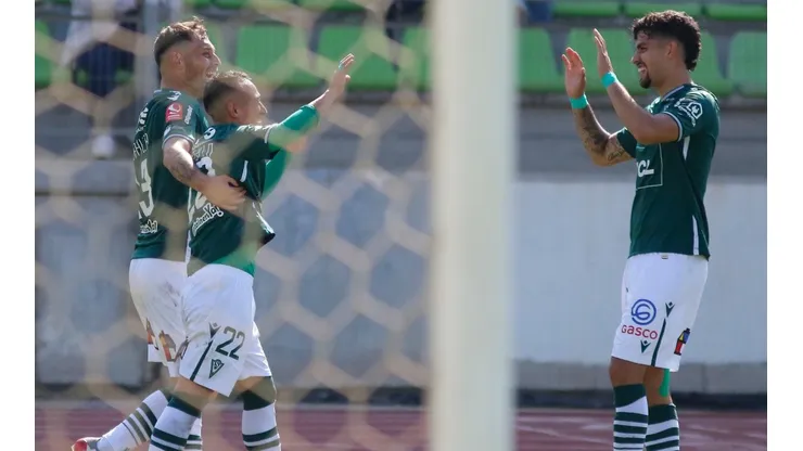 Santiago Wanderers necesita volver a los abrazos de la mano de Miguel Ponce.