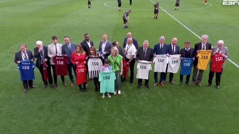 La hija de Jorge Robledo, Elizabeth, salió a la cancha del Wembley para homenajear al chileno
