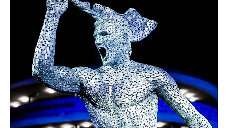 La tripofóbica estatua del Kun Agüero y Manchester City.