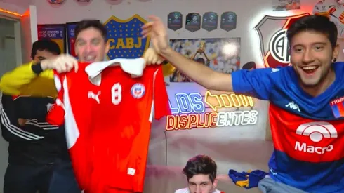 Los argentinos hinchas de Boca Juniors festinaron con el condoro de Paulo Díaz.