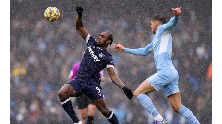 Manchester City necesita ganar al West Ham para acercarse al título.