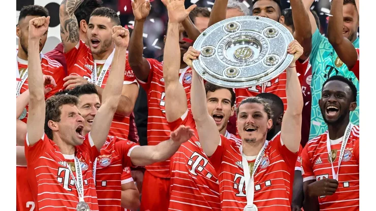 Bayern Múnich levantando el título de Bundesliga