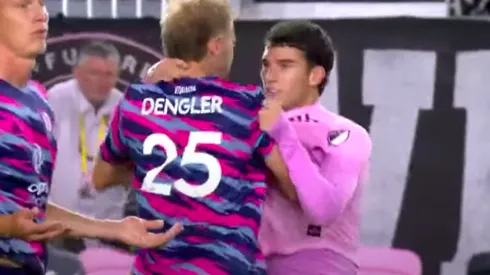 Robbie Robinson explotó y se fue a los combos con un rival en pleno partido