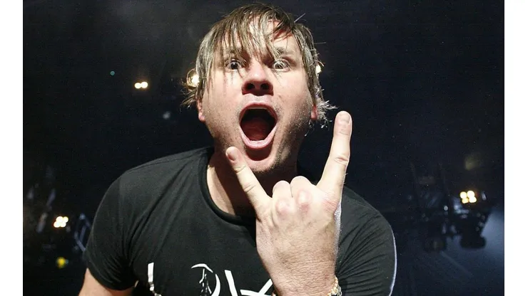 Tom DeLonge en el escenario con Blink-182