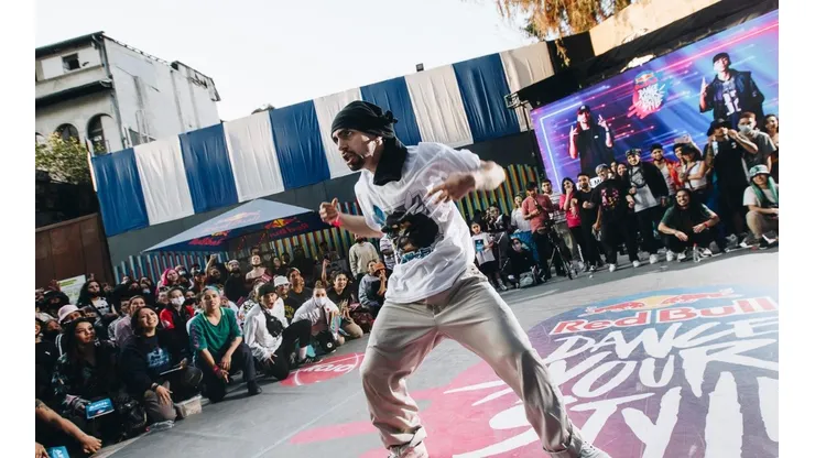 El Patio Central del Centro Cultural Gabriela Mistral es la sede por segundo año de la Final Nacional de Red Bull Dance Your Style.