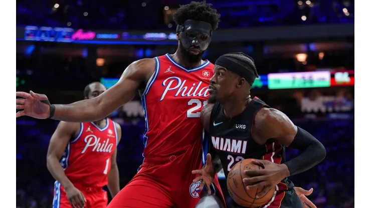 Jimmy Butler y Joel Embiid están teniendo un intenso mano a mano en estos Playoffs