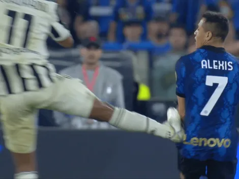 Planchazo criminal de Cuadrado a Alexis Sánchez en la final