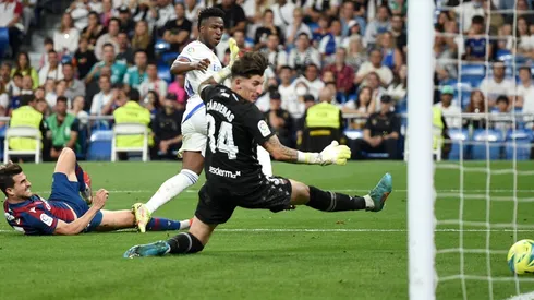 Primer triplete merengue de Vinícius Júnior en la goleada del campeón Real Madrid contra Levante.