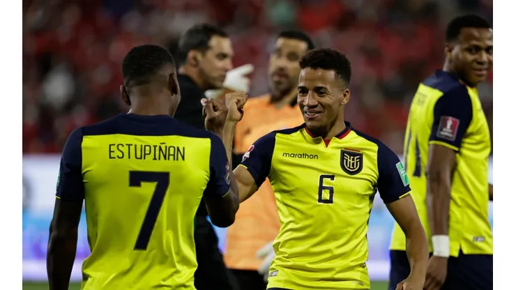 Byron Castillo jugando por la Selección Ecuatoriana en las Eliminatorias