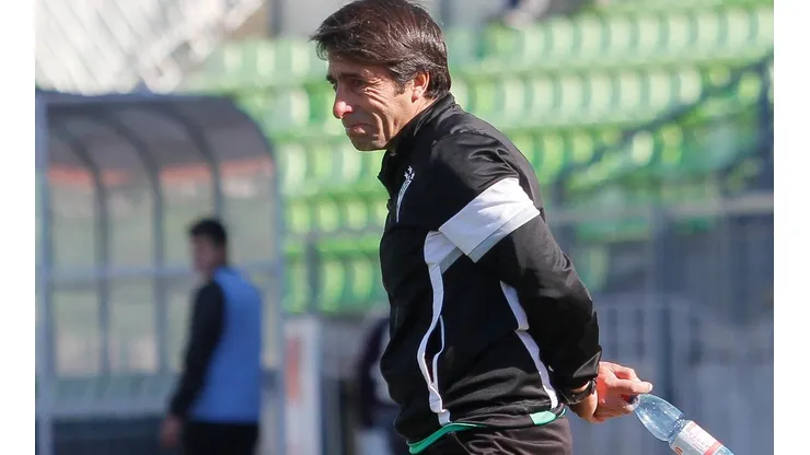 Moisés Villarroel dirigiendo a Santiago Wanderers en 2018