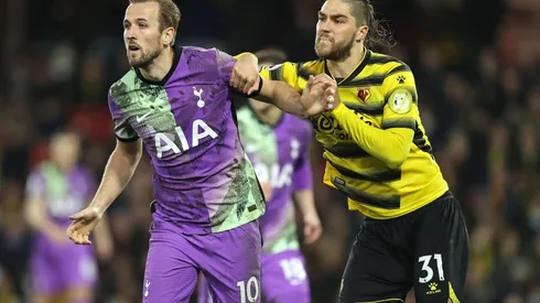 Francisco Sierralta juega de defensa central en el Watford