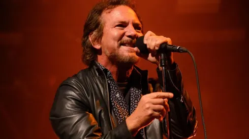 Eddie Vedder, líder de Pearl Jam, sobre el escenario.