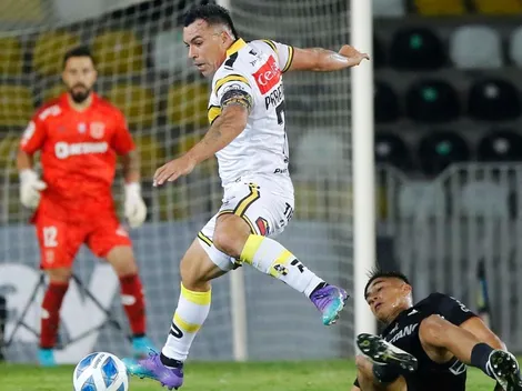 ¿Esteban Paredes se retira en el Monumental?