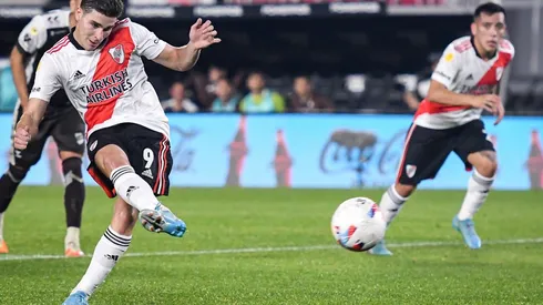 Julián Álvarez anotó el segundo gol de River frente a Platense