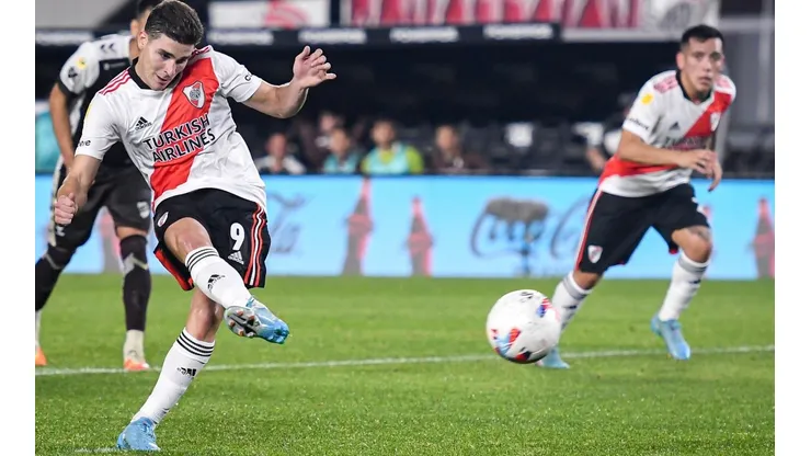 Julián Álvarez anotó el segundo gol de River frente a Platense