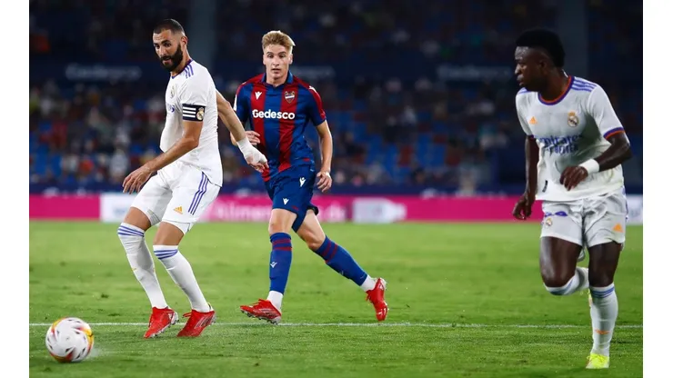 Real Madrid se enfrenta en el Santiago Bernabéu a Levante.