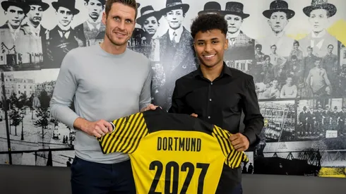 Karim Adeyemi fue presentado como nuevo refuerzo del Borussia Dortmund tras la salida de Erling Haaland