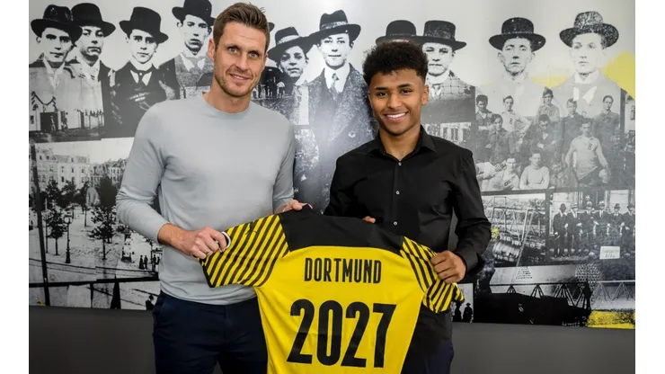 Karim Adeyemi fue presentado como nuevo refuerzo del Borussia Dortmund tras la salida de Erling Haaland