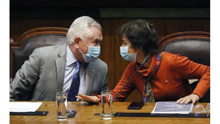 El exministro Enrique Paris y la exsubsecretaria Paula Daza aún no entregan los correos solicitados.