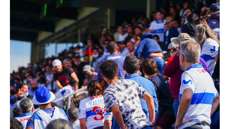 Lamentables incidentes empañaron la última versión del clásico entre Universidad Católica y Colo Colo en el estadio San Carlos de Apoquindo