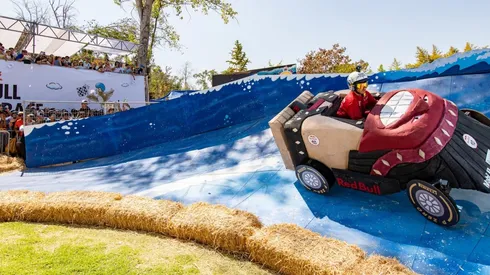 Hasta el Indio Pícaro ha formado parte de la fauna de diseños para el Red Bull Soapbox Race, que este 2022 vuelve a Santiago.