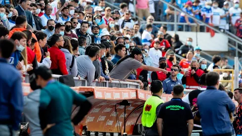 Las galerías de San Carlos de Apoquindo fueron testigo de vergonzos hechos de violencia entre hinchas.