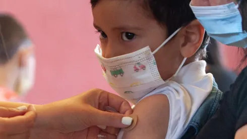 Esta semana continúa la vacunación de dosis de refuerzo en Chile.